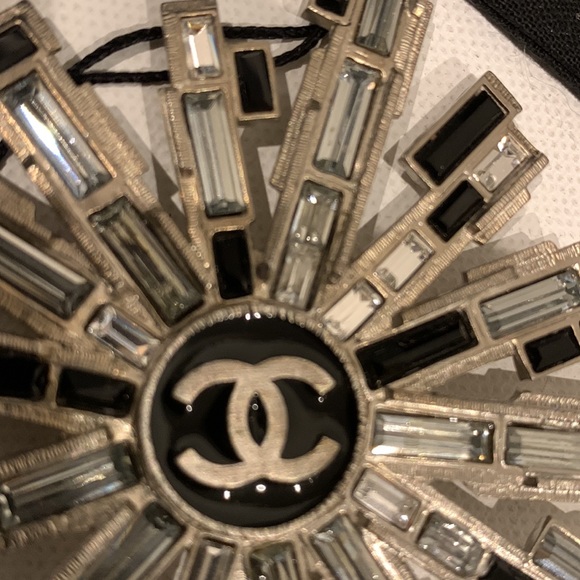 CHANEL🤍 Very Rare 05A Huge Shooting Star Emerald Gem Stone Onyx Brooch Pin Belt - Picture 5 of 7